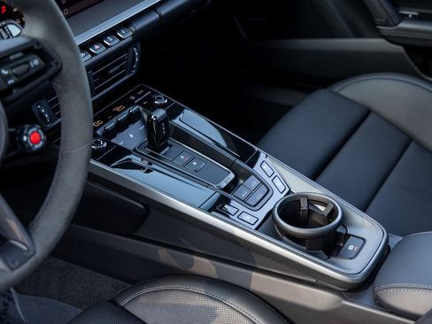 Used 2025 Porsche 911 Carrera image 40