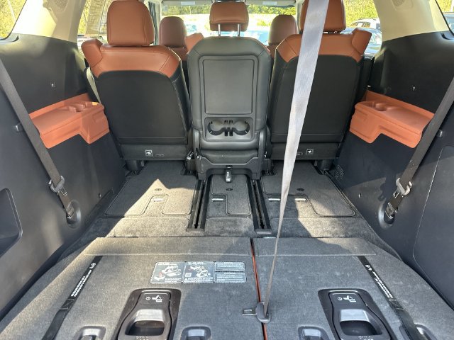 Used 2025 Kia Carnival SX w/ SX Dark Edition Package FWD image 30