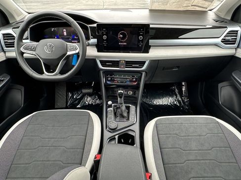 New 2025 Volkswagen Taos SE image 10