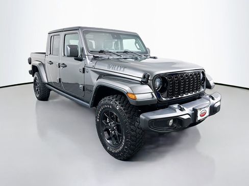 Used 2024 Jeep Gladiator Sport AWD/4WD image 3