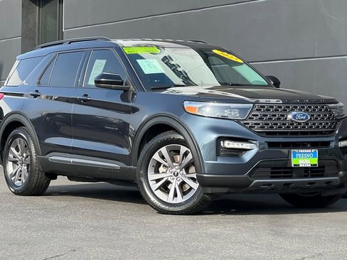 Used 2022 Ford Explorer XLT w/ Equipment Group 202A image 3