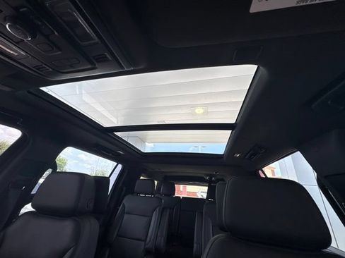 Used 2021 Chevrolet Suburban LT w/ LT Signature Package RWD image 33