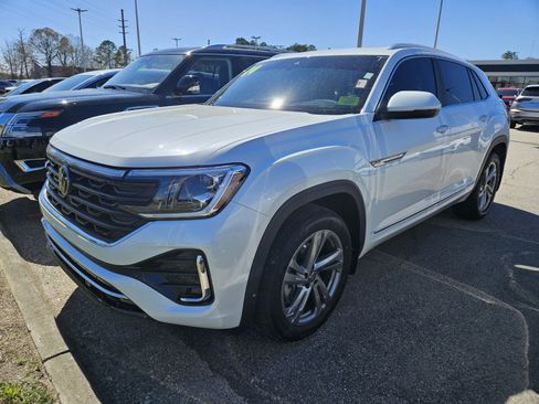 Used 2024 Volkswagen Atlas Cross Sport SEL R-Line image 9