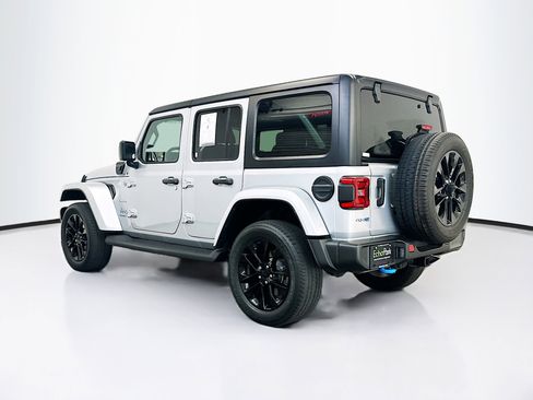 Used 2023 Jeep Wrangler Unlimited Sahara w/ Cold Weather Group AWD/4WD image 5