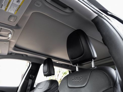 Used 2021 Jeep Cherokee Limited w/ Mopar Interior Package image 9