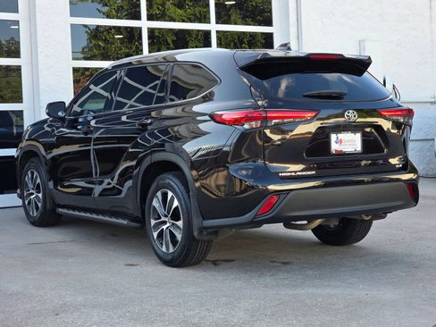 Used 2022 Toyota Highlander XLE FWD image 7
