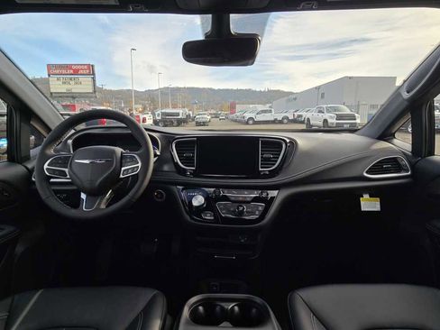 New 2026 Chrysler Pacifica Select image 15