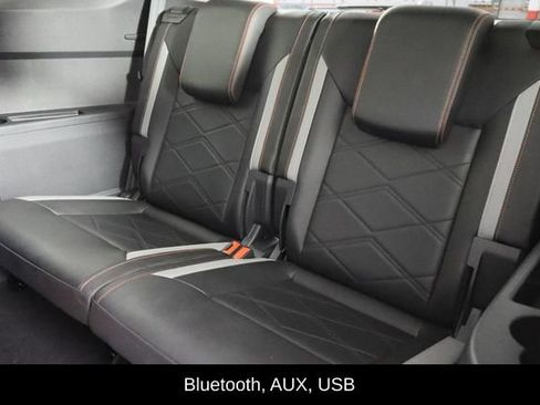Used 2025 Volkswagen Atlas Peak Edition SE AWD/4WD image 17