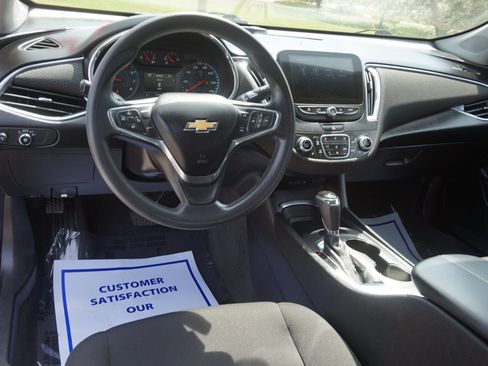 Used 2019 Chevrolet Malibu LT FWD image 15
