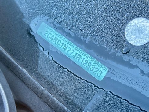 Used 2018 Chrysler Pacifica Limited w/ Advanced Safetytec Group image 8