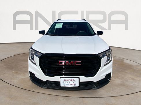 Used 2024 GMC Terrain SLE w/ Driver Convenience Package image 5