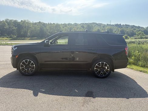 Used 2022 Chevrolet Tahoe RST w/ Luxury Package AWD/4WD image 2
