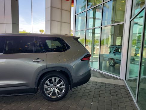 Certified 2025 Toyota Grand Highlander AWD Hybrid image 4