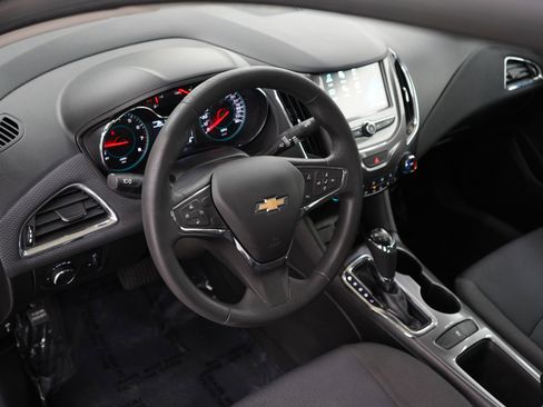 Used 2018 Chevrolet Cruze LT w/ LT Convenience Package FWD image 19