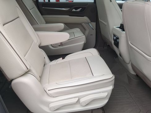Used 2022 GMC Yukon XL Denali AWD/4WD image 28