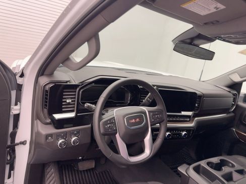 Certified 2025 GMC Sierra 2500 SLE w/ SLE Convenience Package image 4