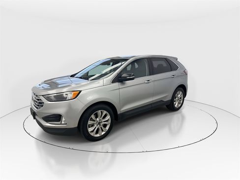 Used 2024 Ford Edge Titanium image 4