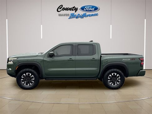 Used 2022 Nissan Frontier PRO-4X image 3