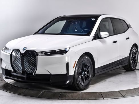 Used 2023 BMW iX xDrive50 w/ Premium Package AWD/4WD image 2