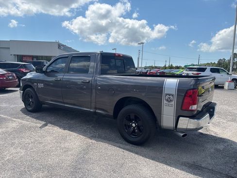 Used 2019 RAM 1500 Classic SLT RWD image 5