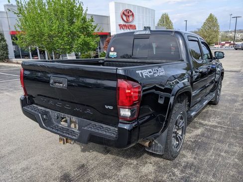 Used 2019 Toyota Tacoma TRD Sport AWD/4WD image 4