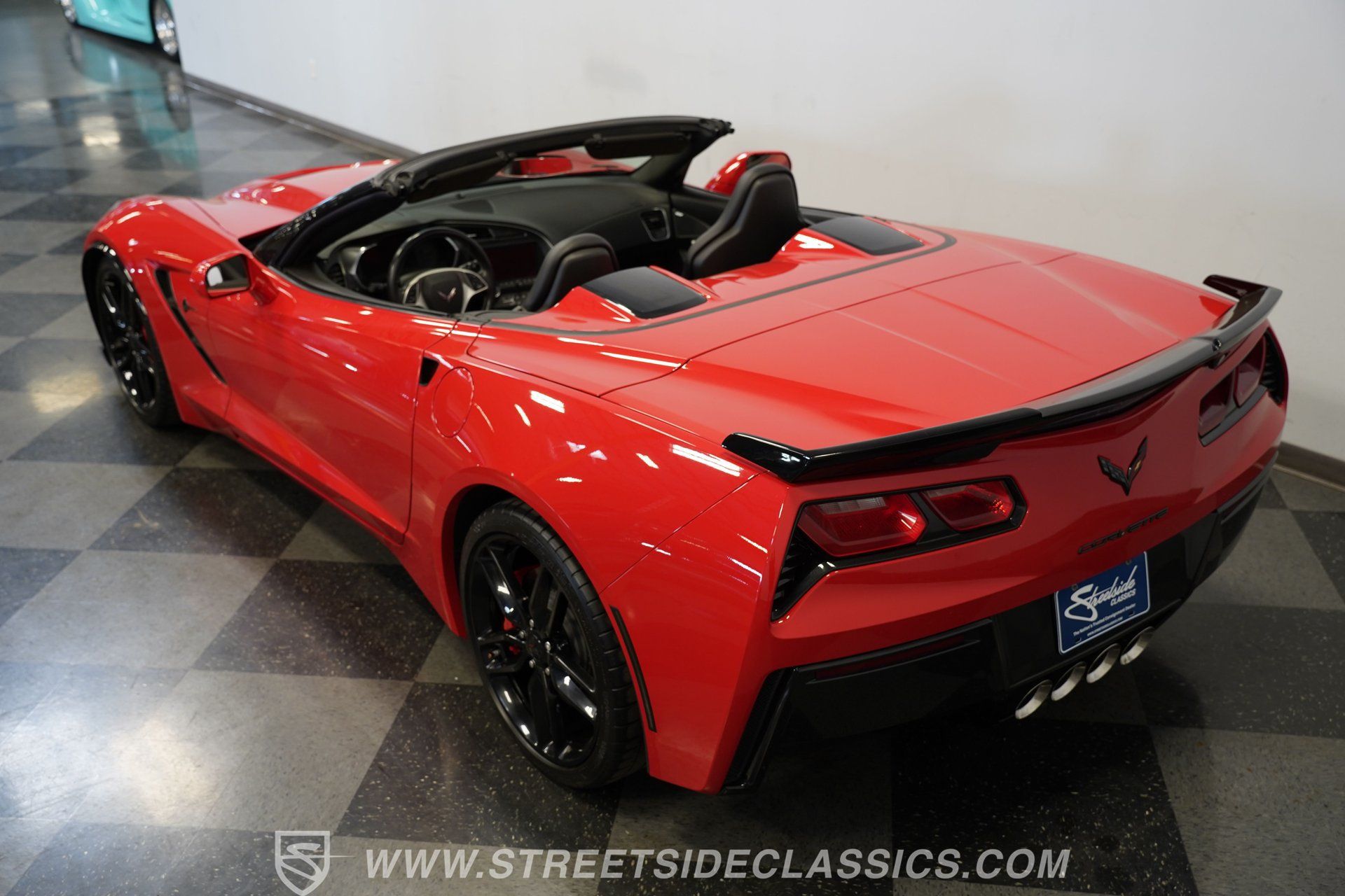 Used 2019 Chevrolet Corvette Stingray Convertible w/ Carbon Flash Badge Package RWD image 32