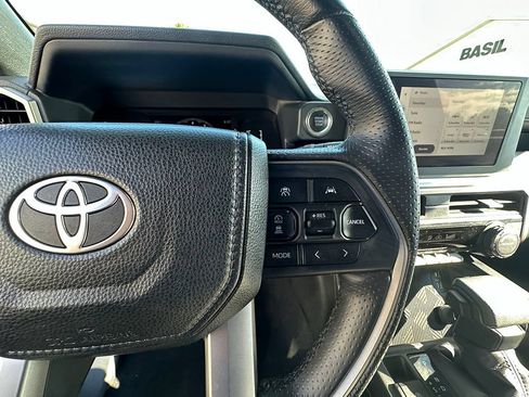 Used 2025 Toyota 4Runner SR5 AWD/4WD image 27