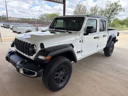 Used 2025 Jeep Gladiator Sport AWD/4WD image 3