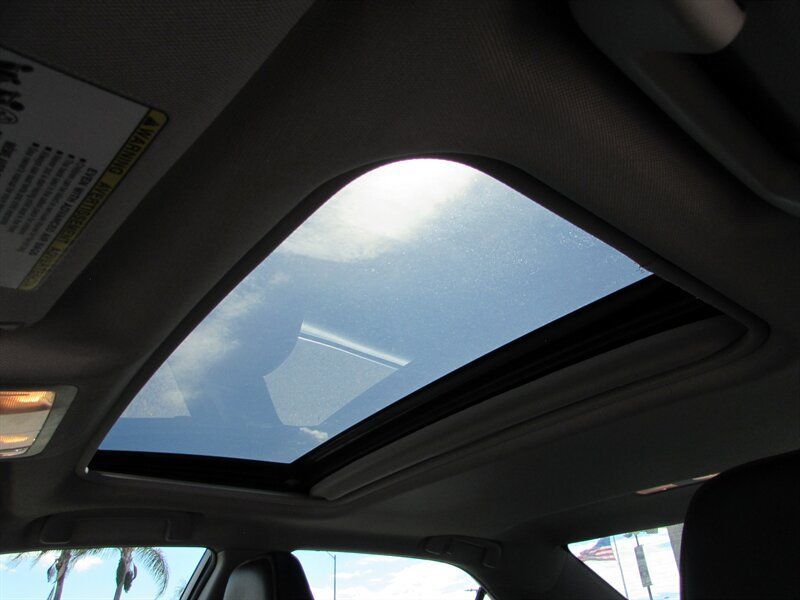 Used 2015 Toyota Camry SE w/ Moonroof Package FWD image 20