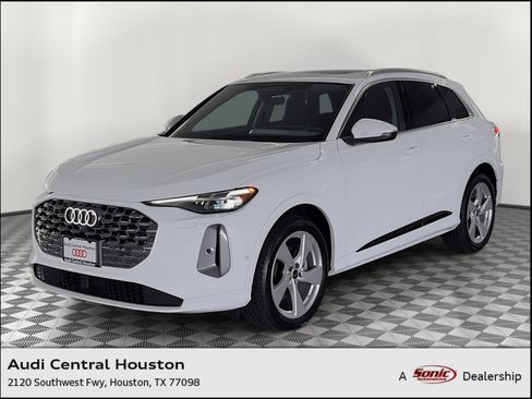 New 2025 Audi Q5 Prestige image 1