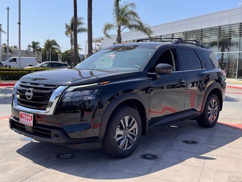 New 2025 Nissan Pathfinder SV w/ Cargo Package image 4