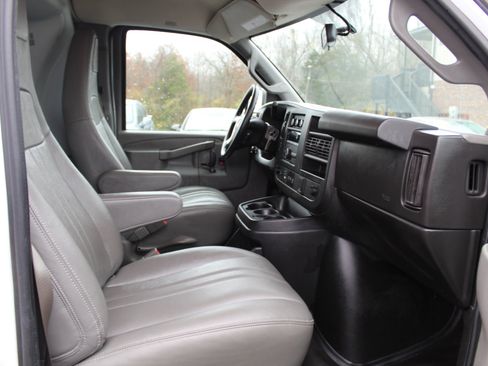 Used 2019 Chevrolet Express 2500 w/ Driver Convenience Package image 10