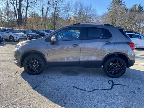 Used 2022 Chevrolet Trax LT w/ Driver Confidence Package image 4