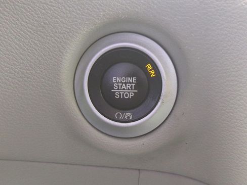 Used 2023 Chrysler Pacifica Touring-L FWD image 22