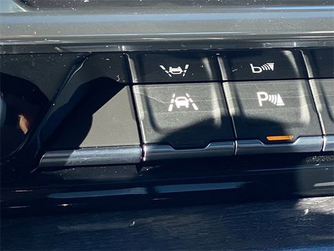 Used 2025 Chevrolet Silverado 1500 LTZ w/ LTZ Premium Package image 22