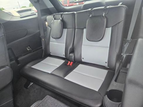 Used 2023 Ford Explorer XLT w/ Equipment Group 202A RWD image 9