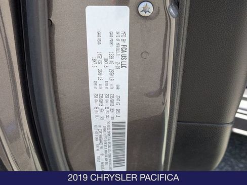 Used 2019 Chrysler Pacifica Touring-L w/ Advanced Safetytec Group FWD image 31