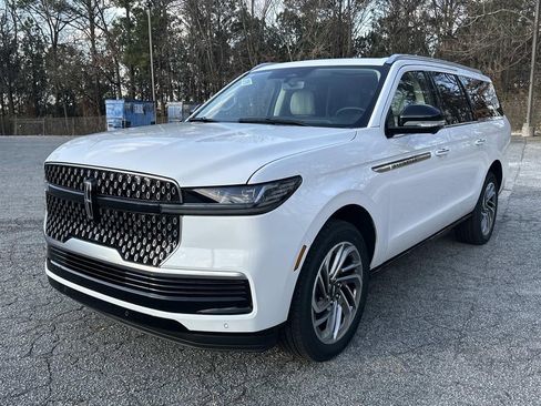 New 2026 Lincoln Navigator L Reserve image 3