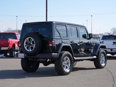 Used 2018 Jeep Wrangler Unlimited Sahara image 3