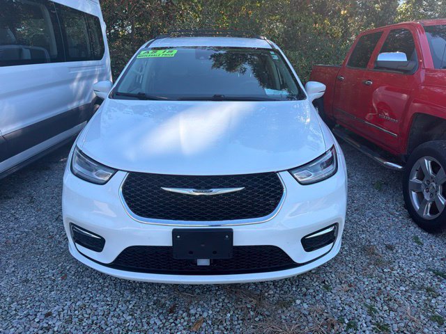 Used 2022 Chrysler Pacifica Touring-L FWD image 4