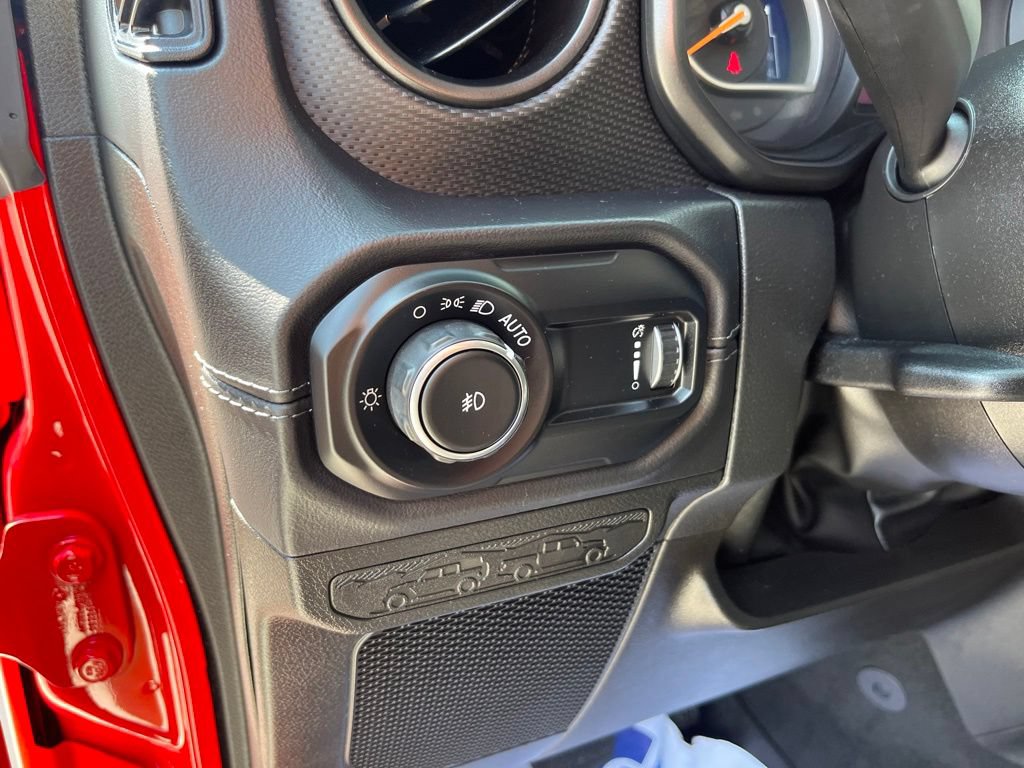 Used 2025 Jeep Wrangler Unlimited Rubicon AWD/4WD image 8