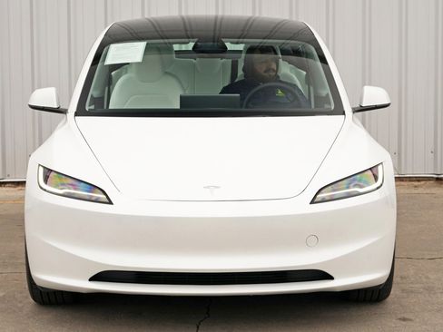 Used 2025 Tesla Model 3 Long Range image 50