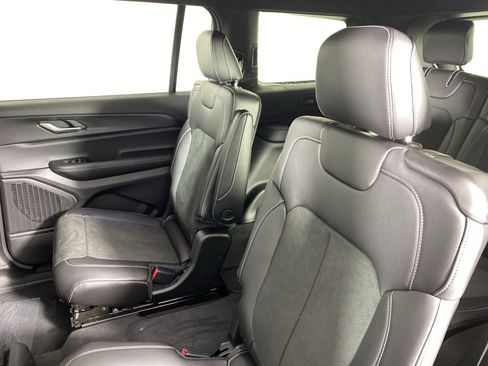 New 2025 Jeep Grand Cherokee L Altitude image 30