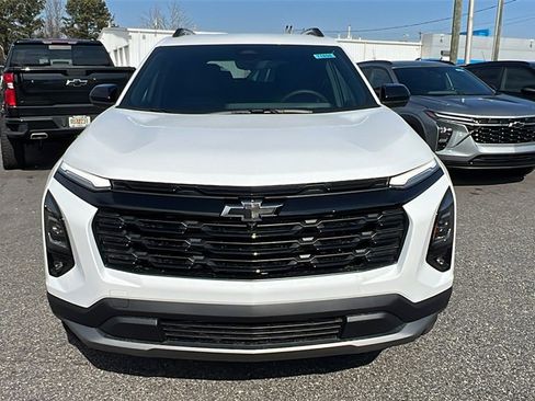 New 2026 Chevrolet Equinox LT image 2