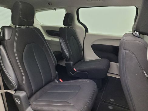 Used 2023 Chrysler Voyager LX FWD image 19