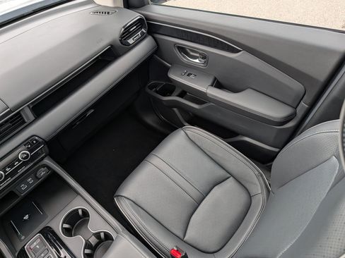 Used 2025 Honda Pilot Elite image 11