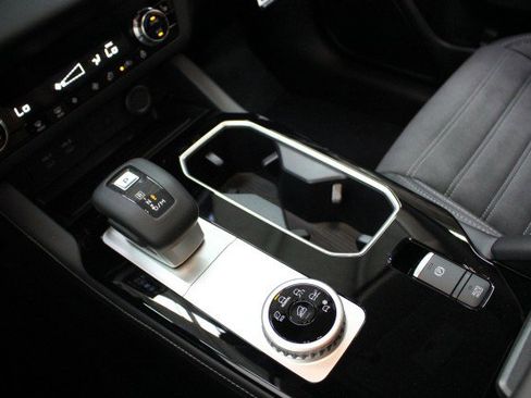 New 2026 Mitsubishi Outlander SE image 13