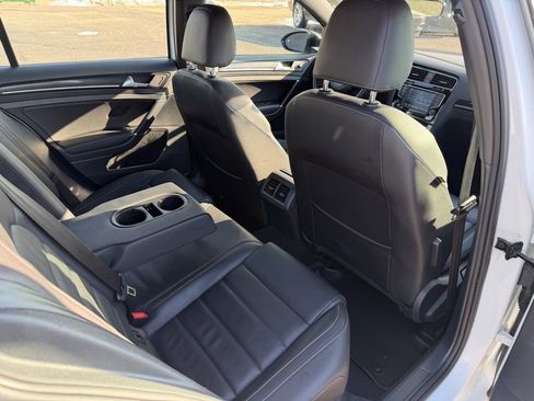 Used 2017 Volkswagen Golf R 4-Door image 25