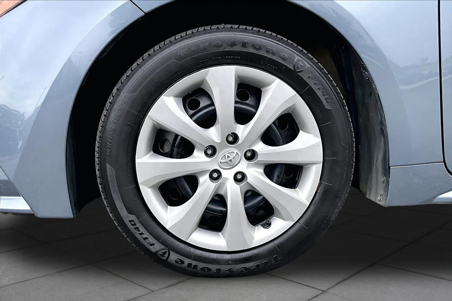 Used 2025 Toyota Corolla LE FWD image 11