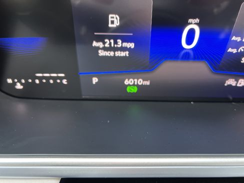 Certified 2025 Volkswagen Taos SE image 21